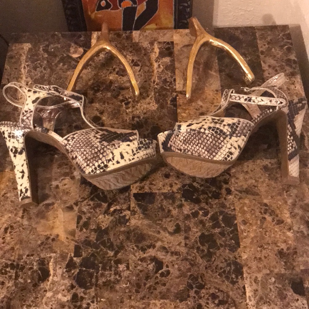 Heels - Picture 4 of 4
